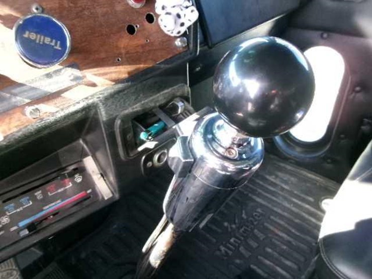 1988-peterbilt-379-image-12