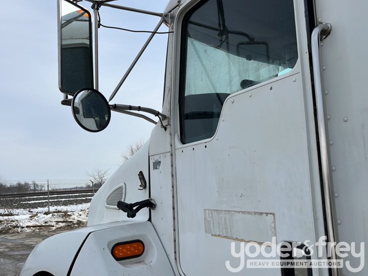 2007-kenworth-t300-image-14