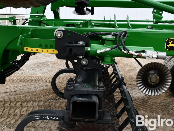 2020-john-deere-2660vt-image-18