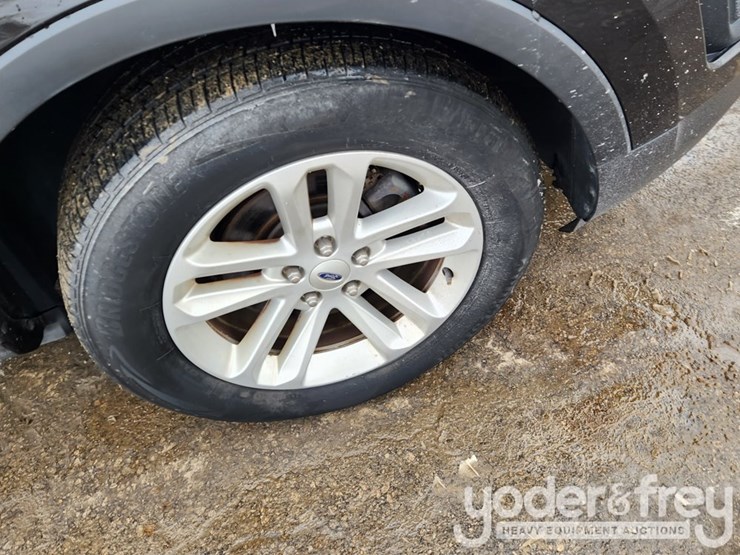 2016-ford-explorer-image-11