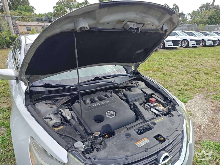 2017-nissan-altima-sedan-image-37