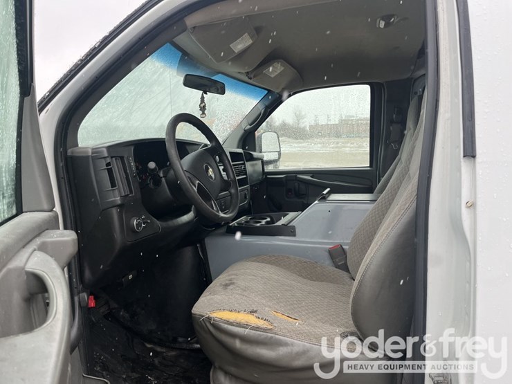 2009-chevrolet-express-3500-image-15