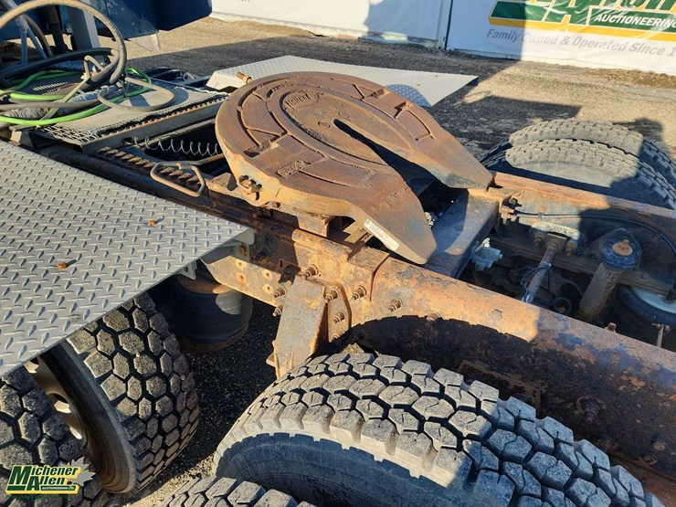 2013-peterbilt-388-image-29