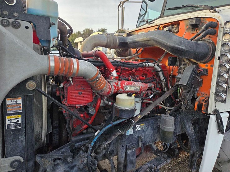 2013-peterbilt-388-image-80