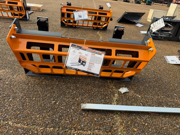 #7923-•-skid-steer-pallet-forks-image-4