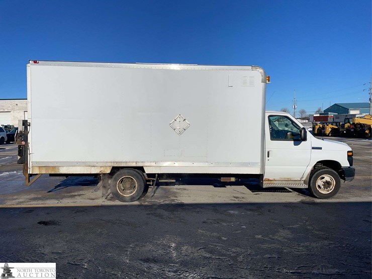 2011-ford-e-series-s/a-cube-van-image-6