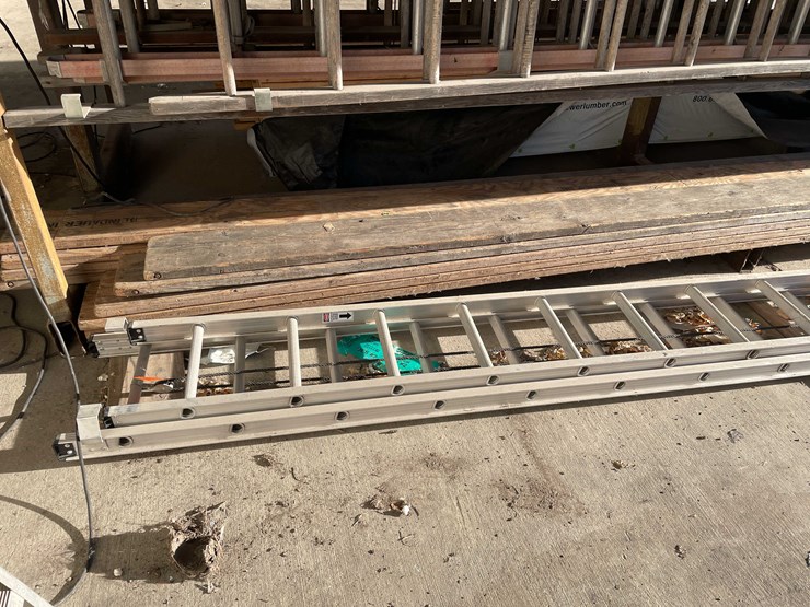 #2294-•-titan-aluminum-extension-ladder-image-2