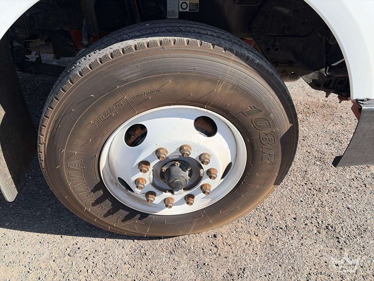 2015-peterbilt-567-image-26