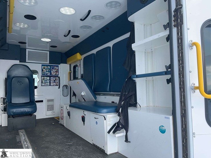 2016-chevrolet-express-s/a-ambulance-image-33