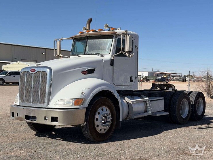 2012-peterbilt-386-image-1