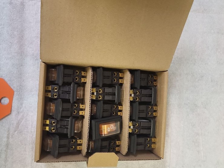 (15)-schurter-20-amp-240-volt-single-phase-breakers---tag-#1202-image-4