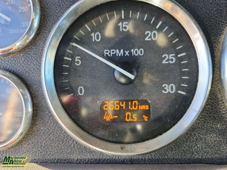 2013-peterbilt-388-image-27