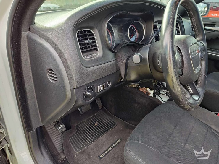 2015-dodge-charger-sedan-image-12