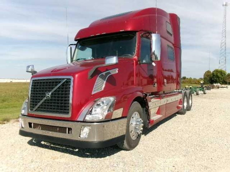 2014-volvo-vnl64t780-image-15