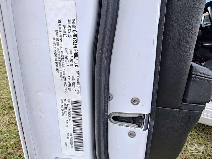 2013-dodge-charger-sedan-image-5