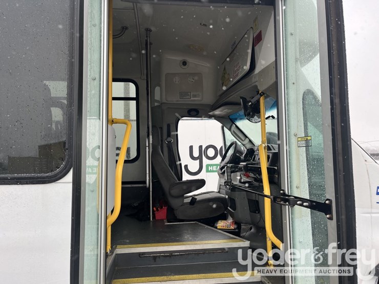 2014-ford-e450-image-38