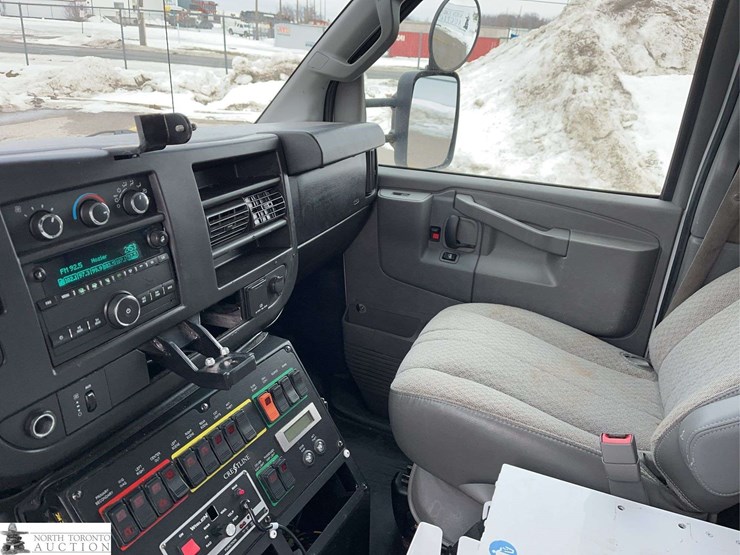 2016-chevrolet-express-g3500-image-18