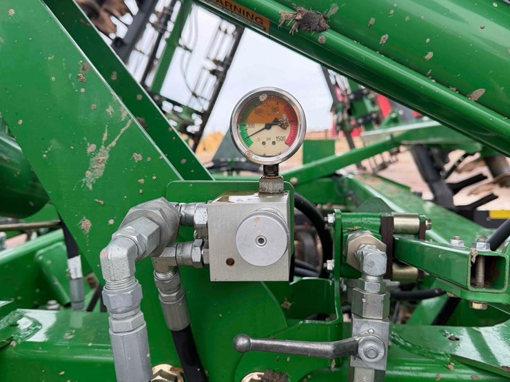 2013-john-deere-2623vt-image-22