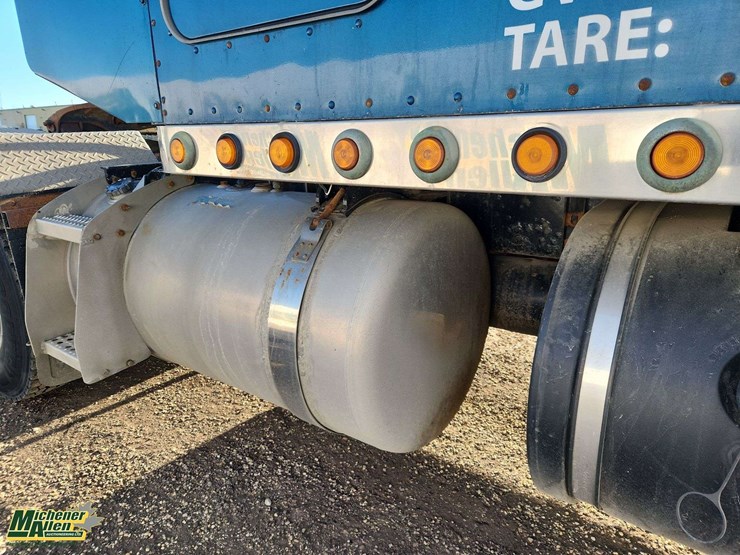 2013-peterbilt-388-image-35