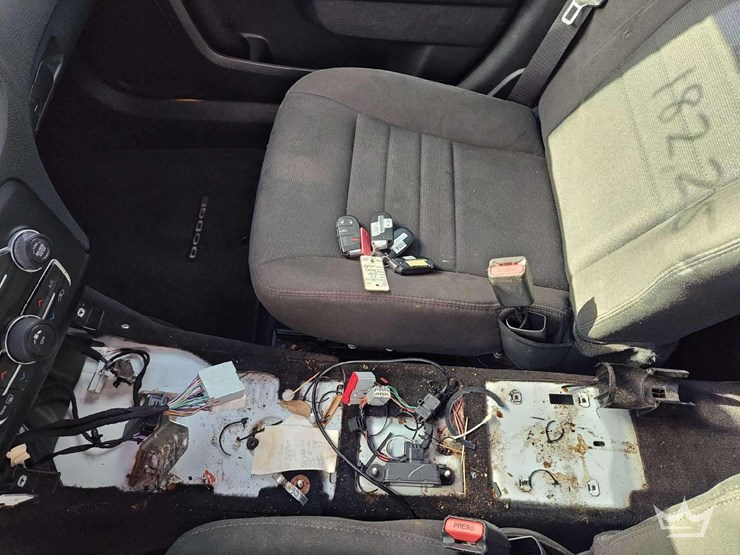 2015-dodge-charger-sedan-image-36