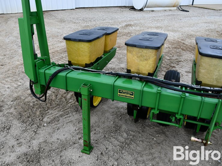 john-deere-6r30-planter-image-14