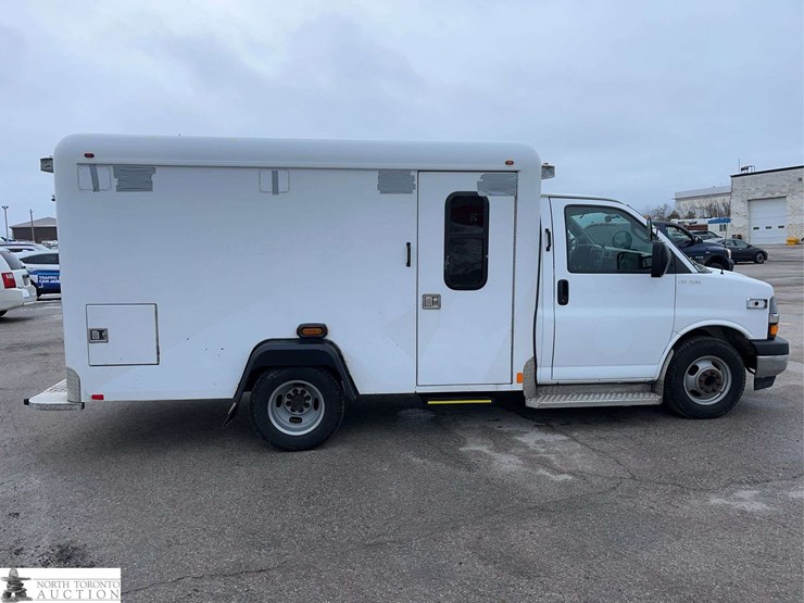 2017-chevrolet-express-s/a-ambulance-image-7