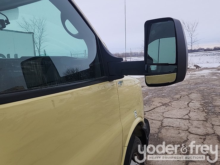 2015-gmc-savana-g4500-image-41