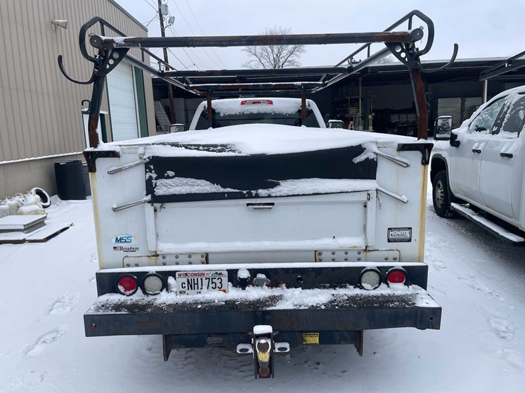 2017-chevrolet-2500-image-6