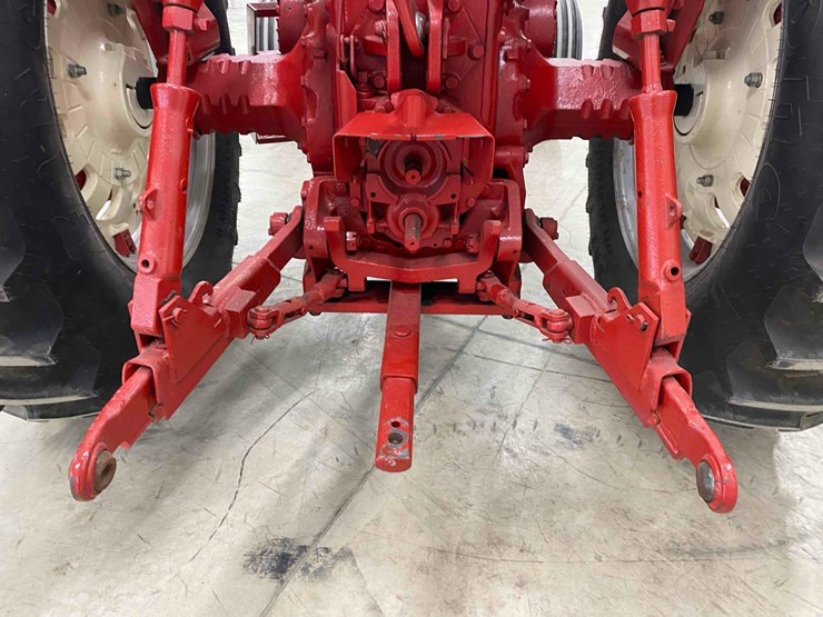 farmall-1206-open-station-restored-image-29