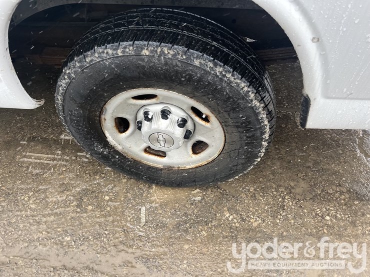 2009-chevrolet-express-3500-image-11