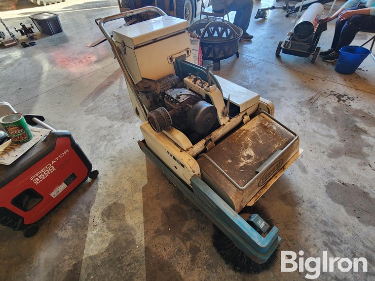 tennant-42hd-power-sweeper-image-3