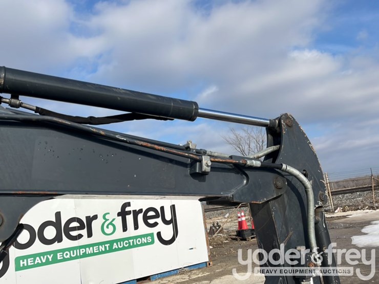 2021-deere-26g-image-13