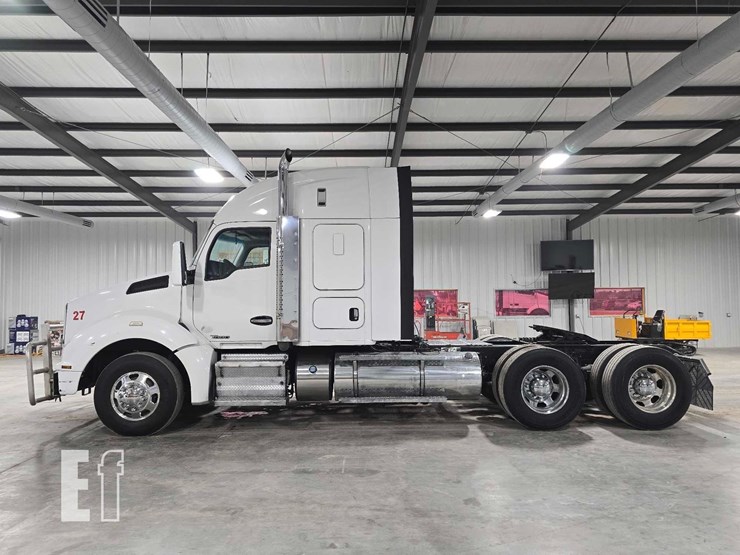 2017-kenworth-t880-image-5