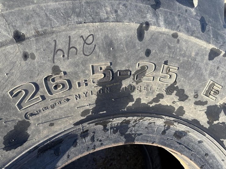 26.5---25-used-earthmover-tire-image-2