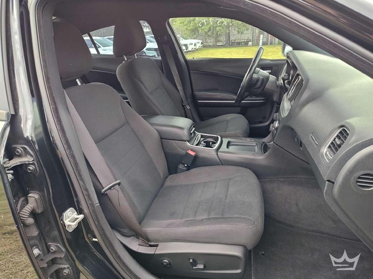 2018-dodge-charger-sedan-image-30