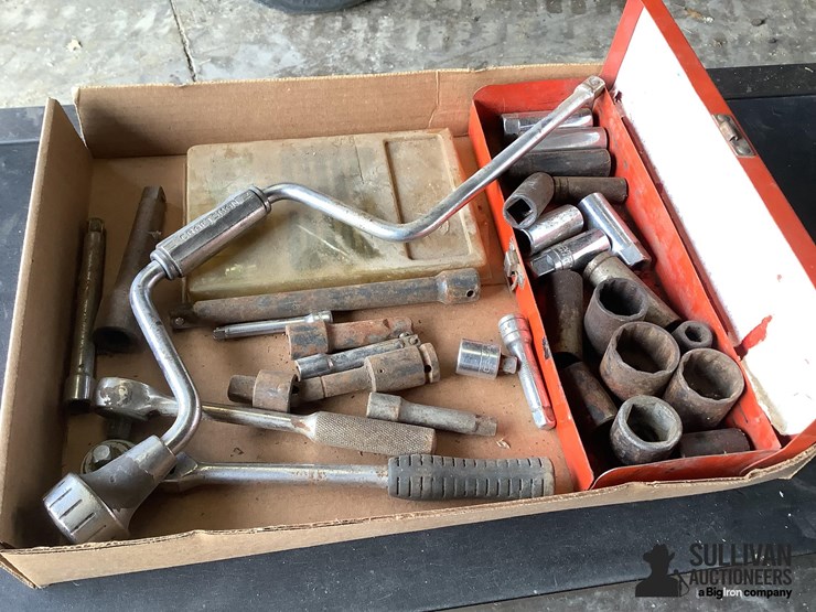 assorted-rachets-&-sockets-image-3