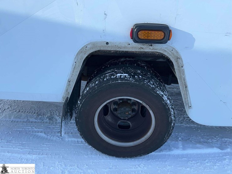 2016-chevrolet-express-s/a-ambulance-image-9