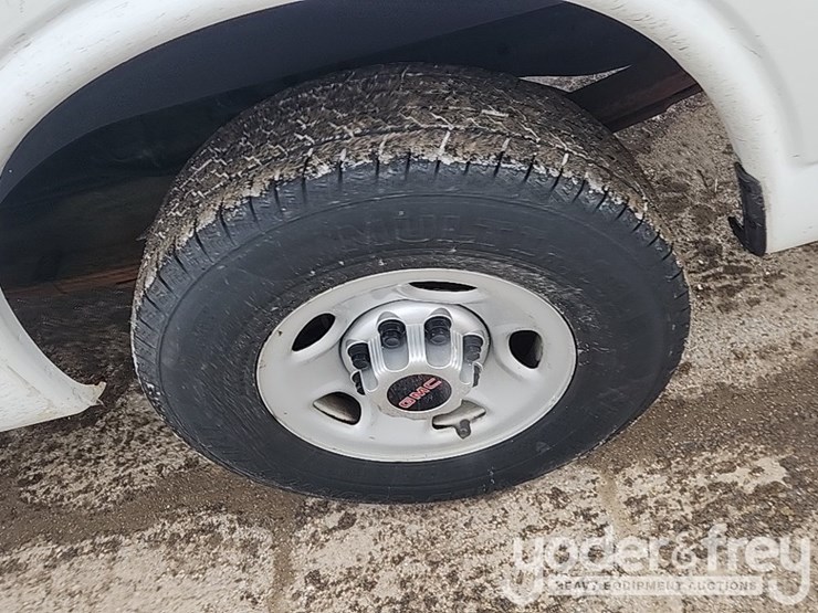 2011-gmc-savana-g2500-image-11