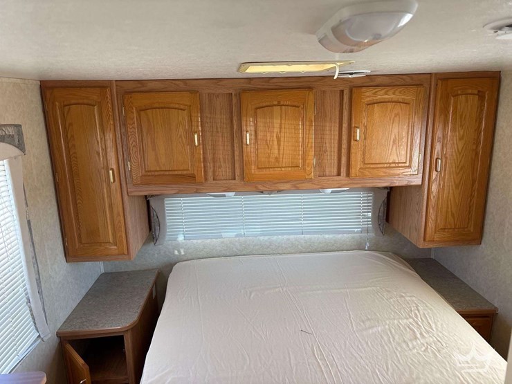 2004-ford-e450-image-64