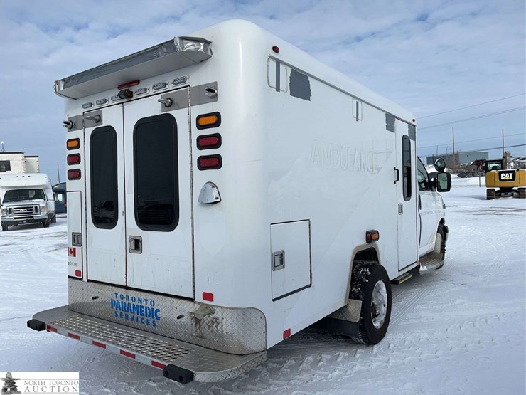 2017-chevrolet-express-s/a-ambulance-image-4