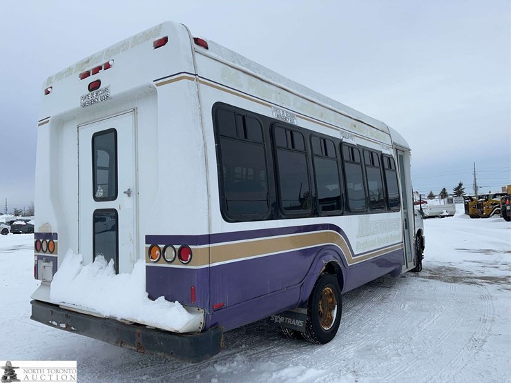 2009-ford-e-series-s/a-24-passenger-bus-image-4