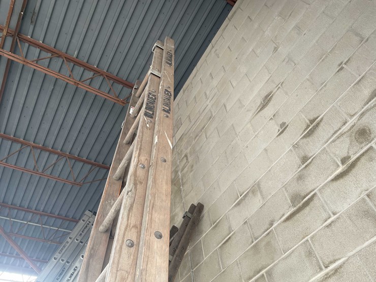 #2779-•-wooden-extension-ladder-image-8