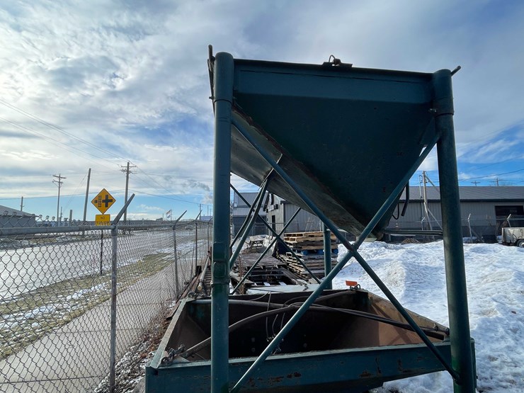 #2269-•-(2)-metal-hoppers-image-12