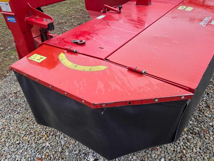 2020-new-holland-210-image-6