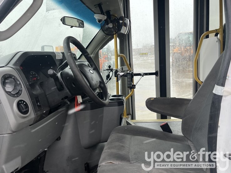 2014-ford-e450-image-15