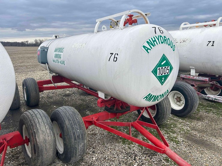 1000-gal.-nh3-tank-on-gear-#76-image-1