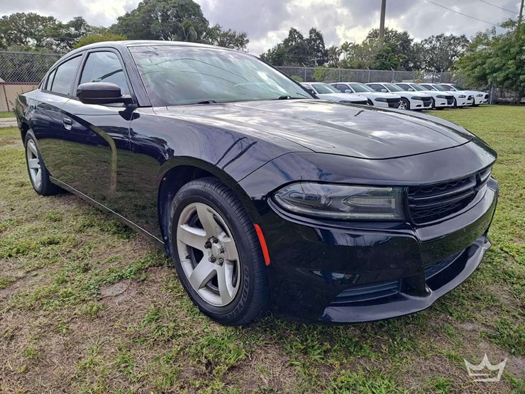 2018-dodge-charger-sedan-image-2