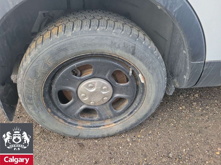 2016-ford-explorer-image-9