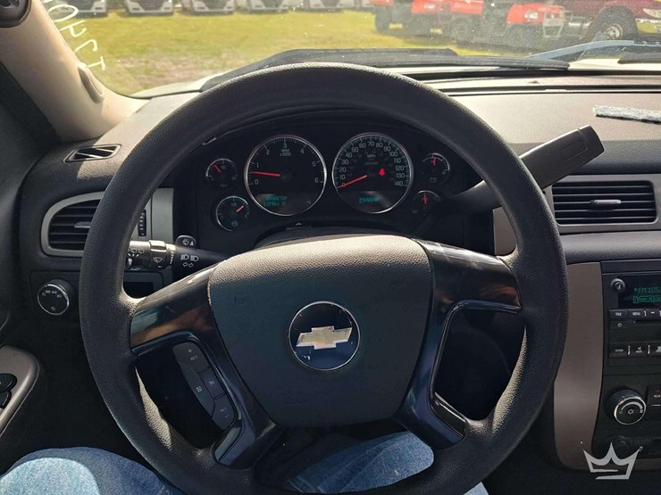 2012-chevrolet-tahoe-image-15