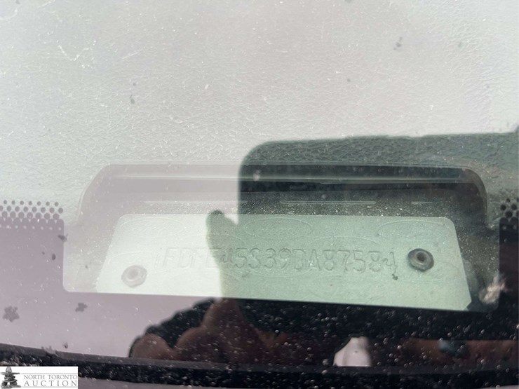 2009-ford-e-series-s/a-24-passenger-bus-image-13